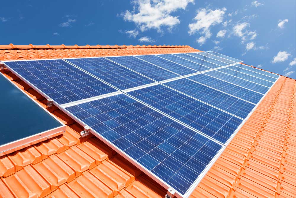 The Complete Guide to Cleaning Solar Panels for Maximum Efficiency